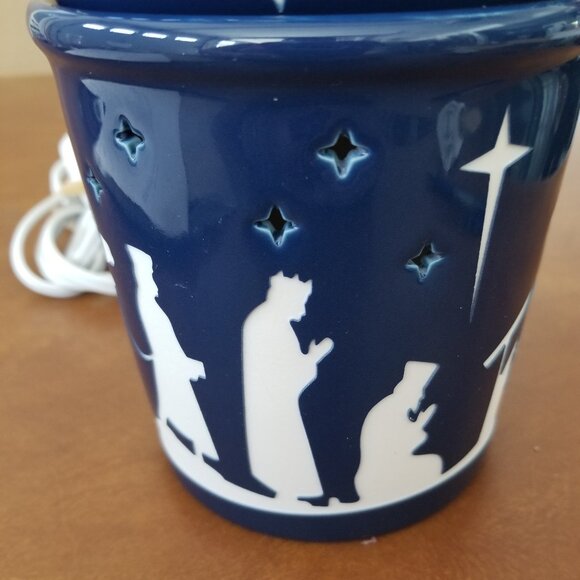 Scentsy Nativity Warmer / Silent Night Christmas Year-Round Christian wax warmer - Picture 10 of 13